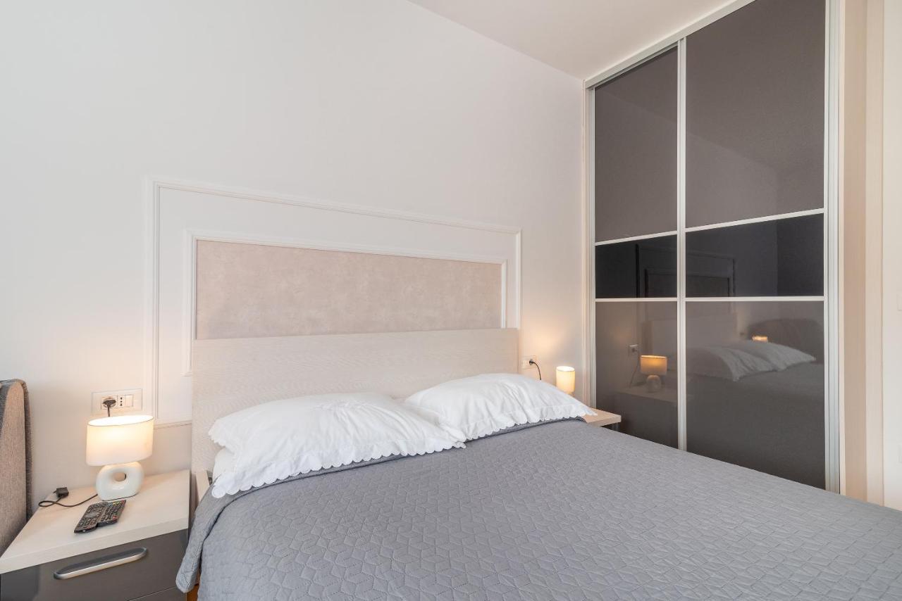 Apartman Lorena Trogir Exteriör bild