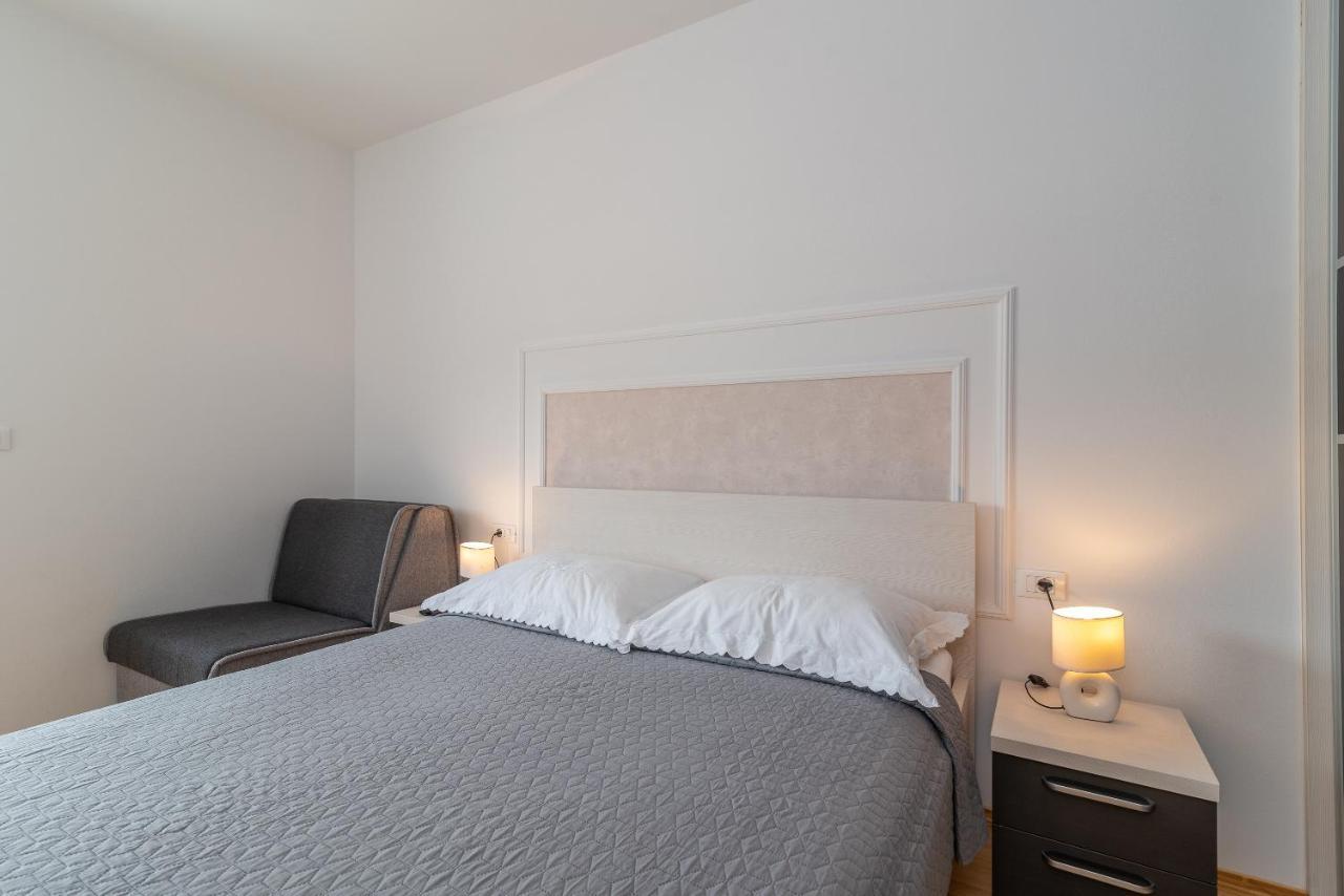 Apartman Lorena Trogir Exteriör bild