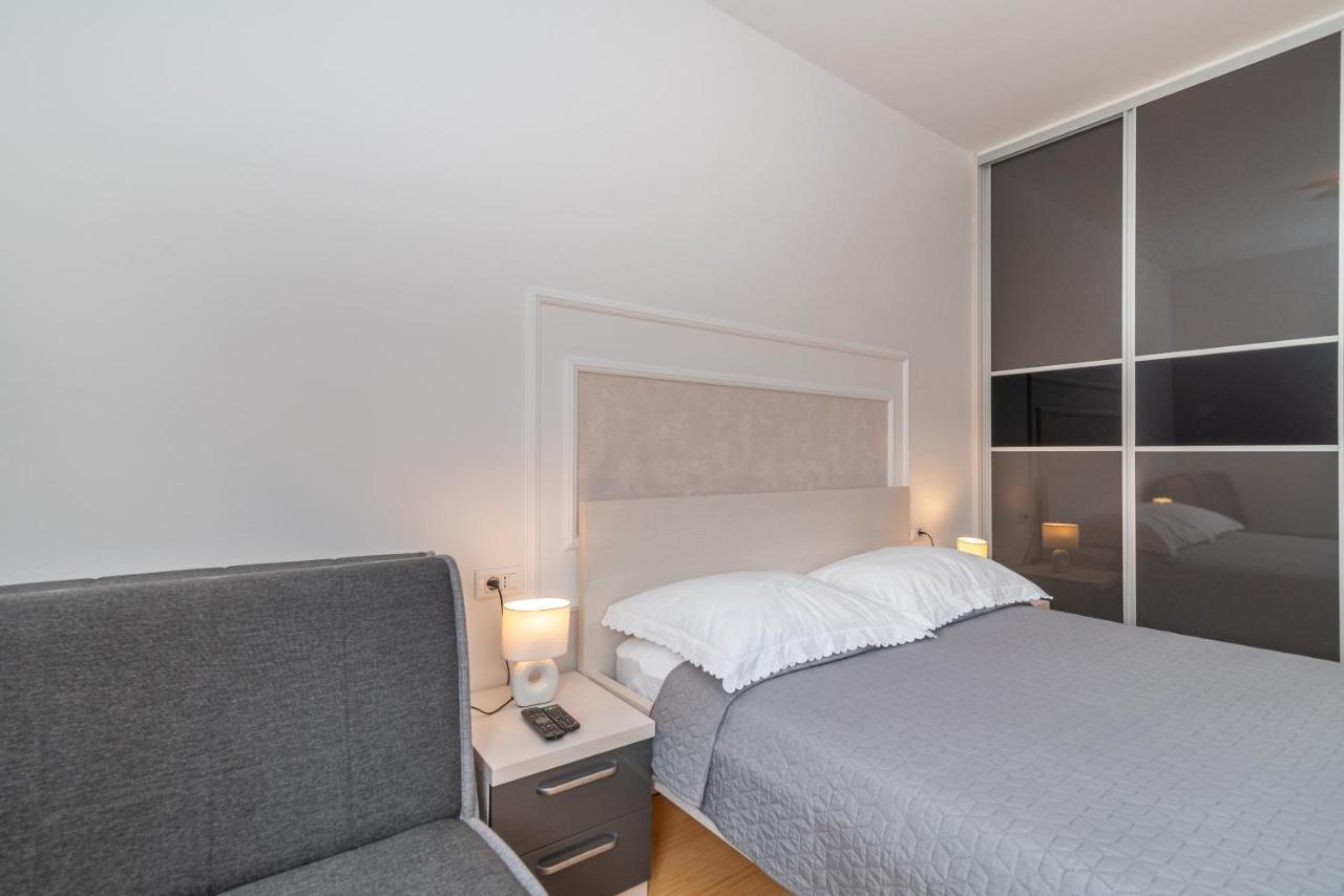 Apartman Lorena Trogir Exteriör bild